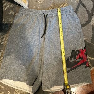 JORDAN MEN JUMPMAN CLASSICS SHORTS (CARBON HEATHER / BLACK / GYM RED / BLACK